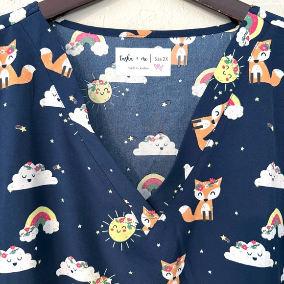 Tasha and Me-Women’s Scrub Top-Fox/Rainbow Pattern-Navy-Stretch-Size 2X-EUC - Picture 4 of 9